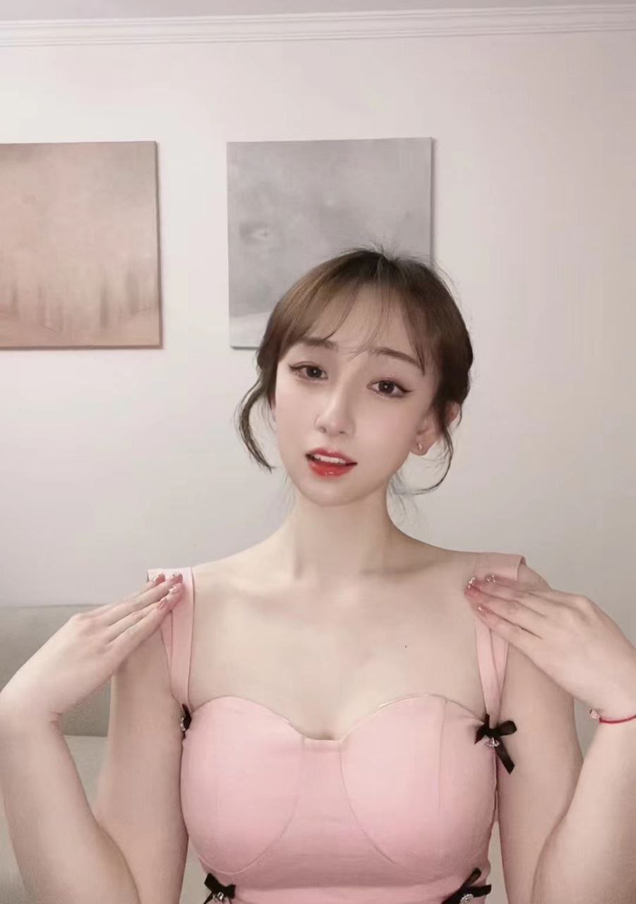 抖音高颜值反差婊小坦克 (24).jpg