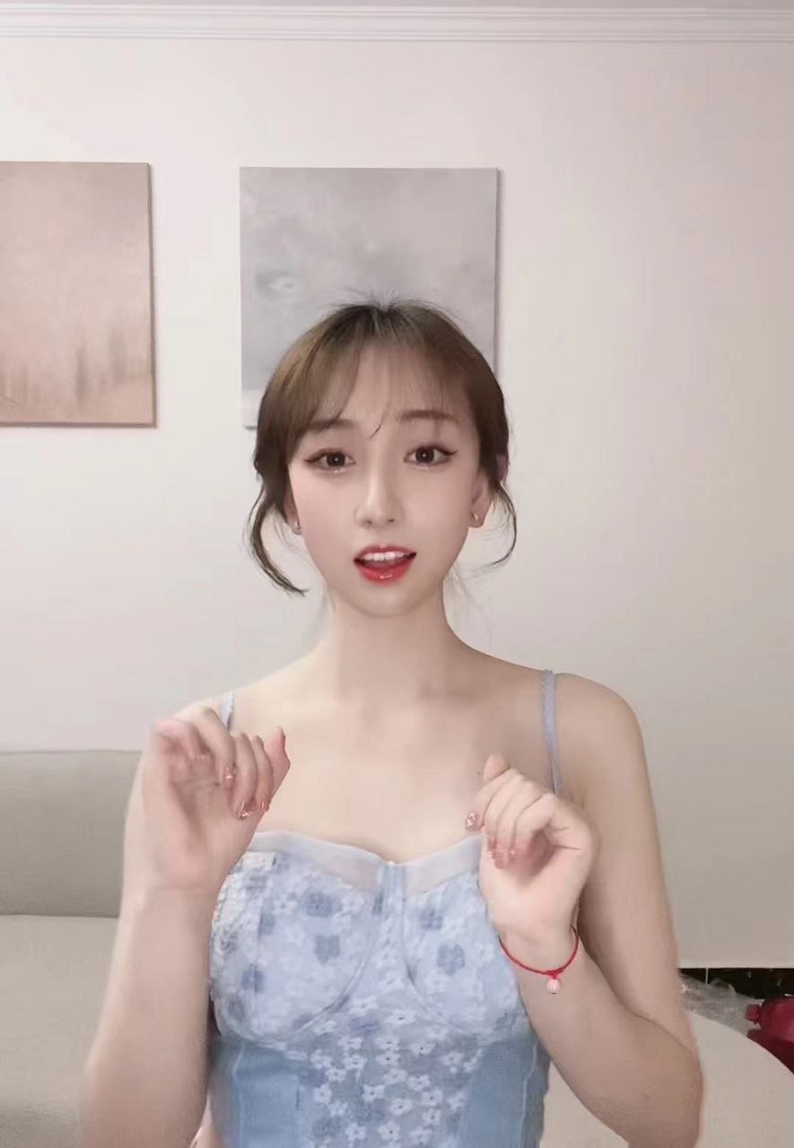 抖音高颜值反差婊小坦克 (23).jpg
